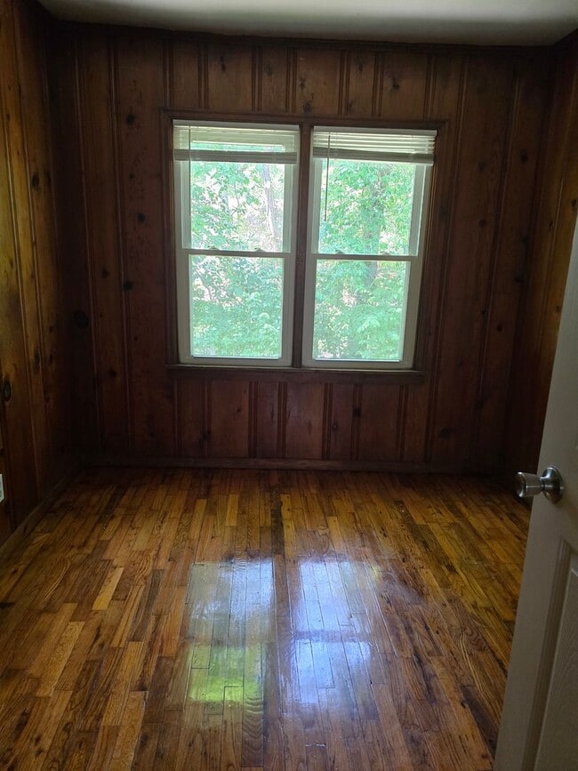 Building Photo - 3 bed/2 bath single- family home