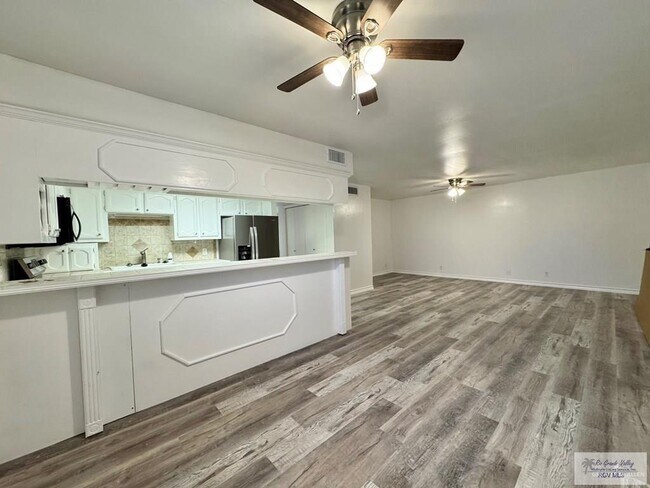 Building Photo - 15 Highland Park Ave