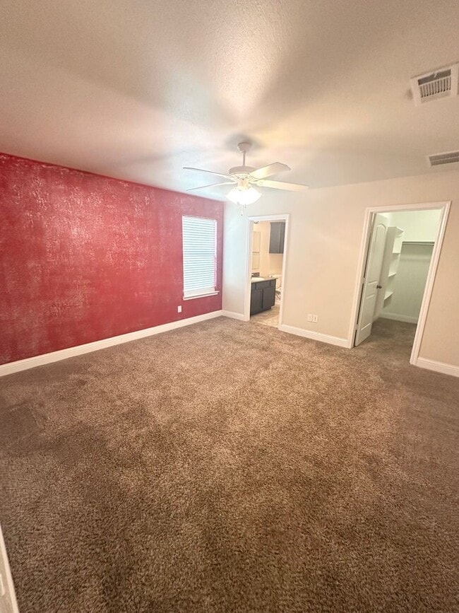 Building Photo - 4 Bed 2 Bath Ready to Rent ASAP!