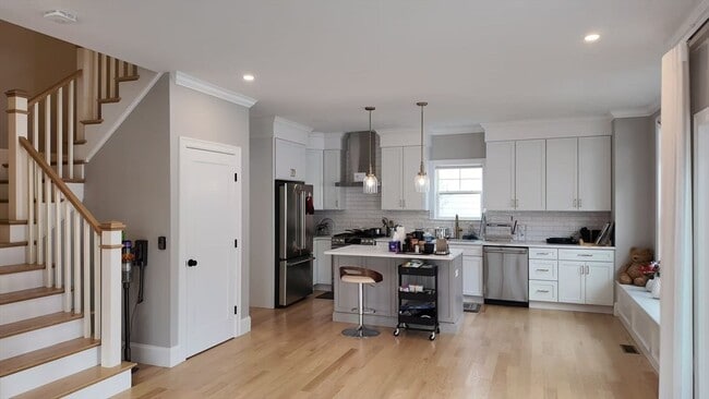 Building Photo - 33 Hovey St