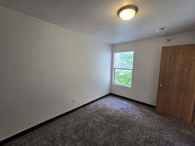 Building Photo - 60 Miller Ave SW