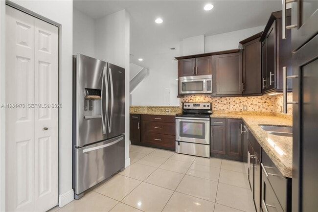 Building Photo - 1139 NE 3rd Ave