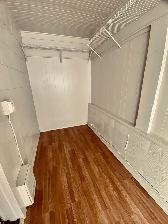 Building Photo - 2029 House