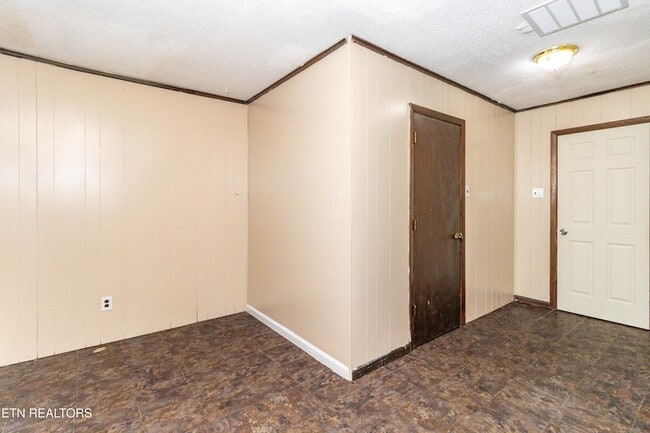 Building Photo - 1817 Sedgewick Dr