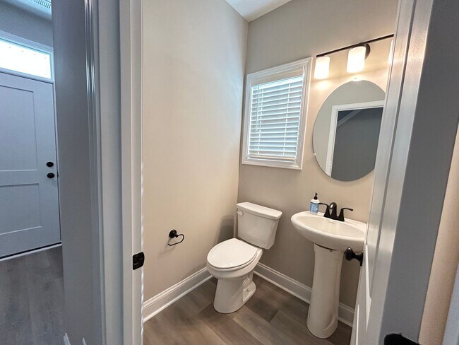 Building Photo - The Landing at Lewis Creek |