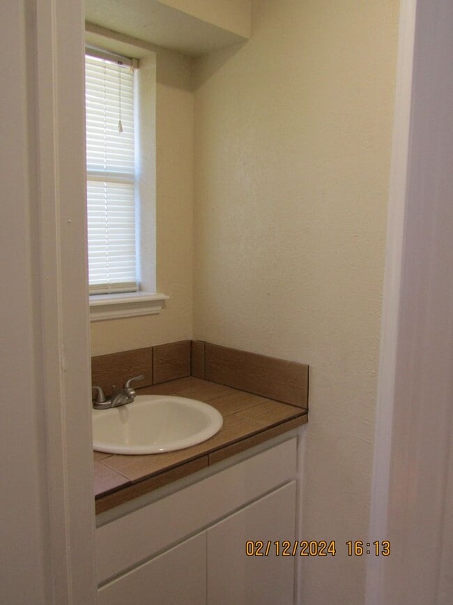 Building Photo - Home located in the Cache area!