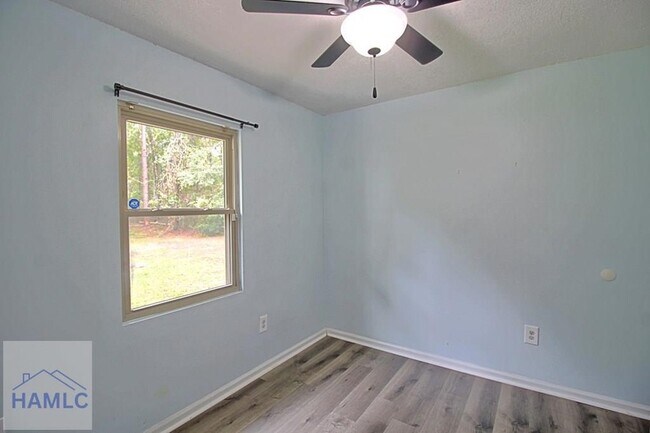 Building Photo - 1062 Kelly Dr