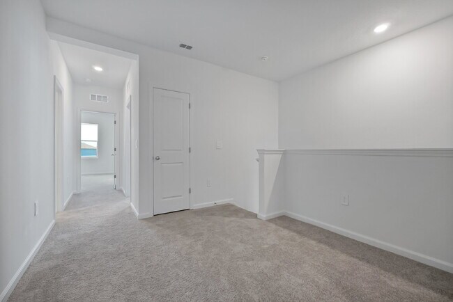 Building Photo - Beautiful New 3-Bedroom Townhome in Davenport — Includes Resort Pool, Modern Clubhouse & Family P...