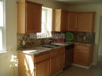 Building Photo - 1441 Roxbury Dr