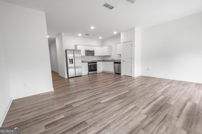 Building Photo - 1677 Vernon Blvd