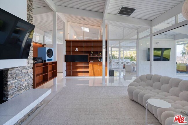 Building Photo - 2262 Stradella Rd