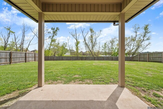 Building Photo - 5176 Wildwood Dr