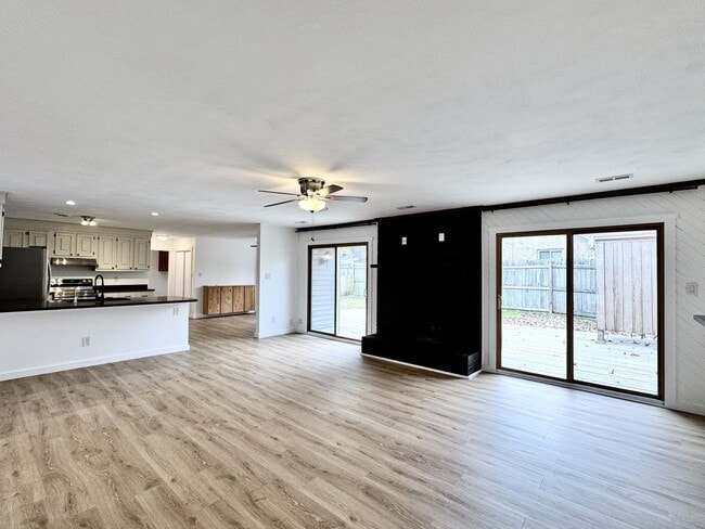 Building Photo - READY NOW!! 4-Bedroom Home in Lake Trant w/Attached Garage! Pet Friendly!