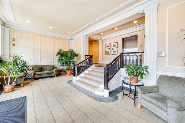 Building Photo - Sun Drenched Top Floor Dupont Circle One B...