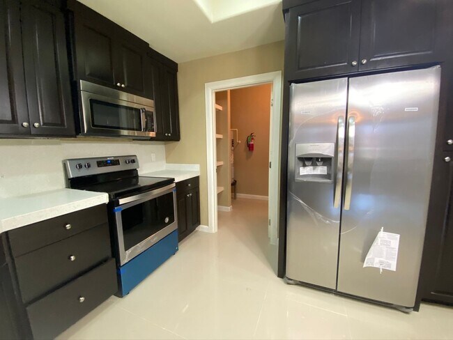 Building Photo - 3Bed/2.5 Bath Townhome, Mcallen TX