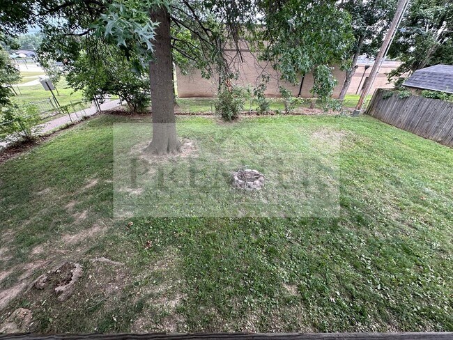 Building Photo - 730 N Aztec Dr