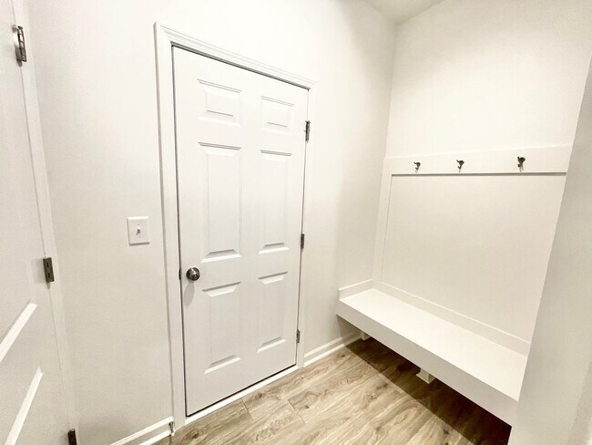 Building Photo - Paired Home 3br 2.5ba minutes from I-77 and I-40 Tour today!