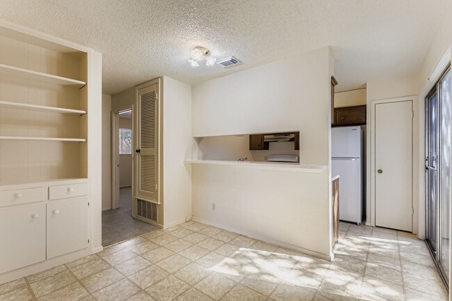 Building Photo - 1740 Rutland Dr