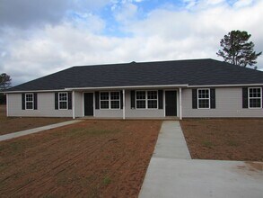 Building Photo - Duplex Across from Shaw AFB!