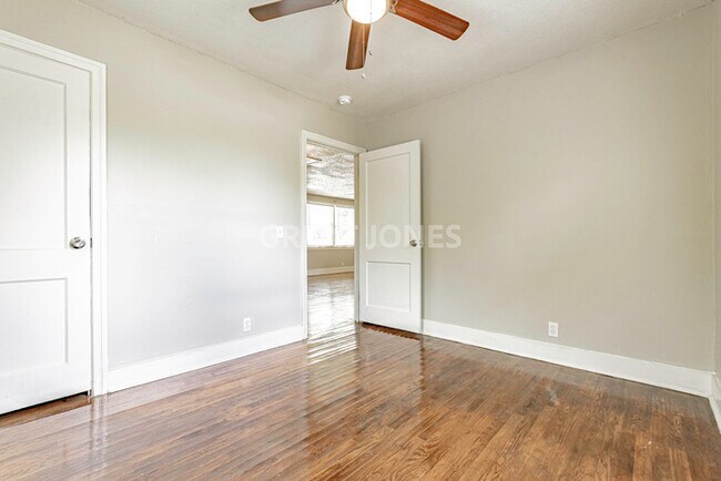 Building Photo - NOW OFFERING FIRST FULL MONTH FREE!