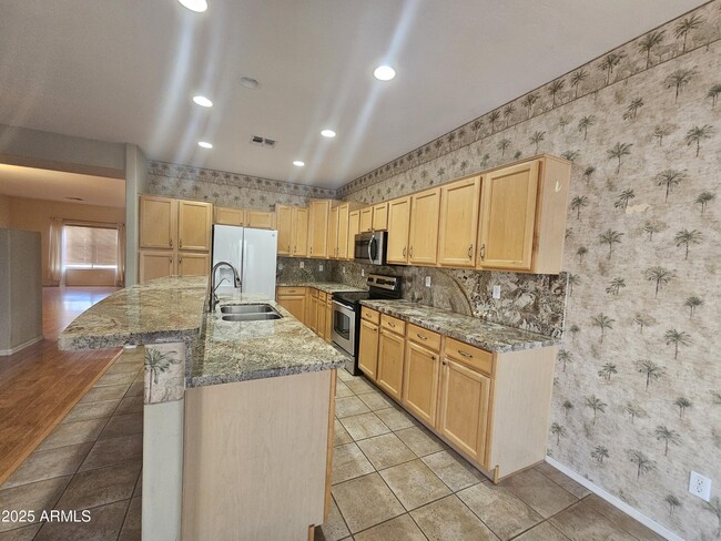 Building Photo - 12815 W Mulberry Dr