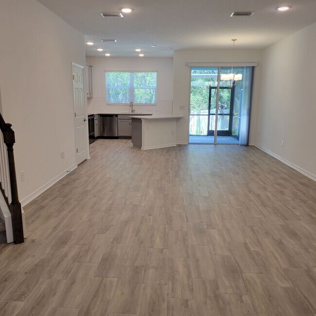 Building Photo - Annual UNfurnished almost BRAND NEW townho...