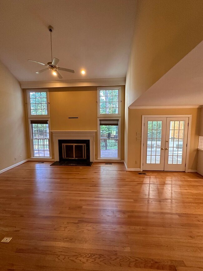 Building Photo - **West Durham 5bd / 3.5ba Oasis**