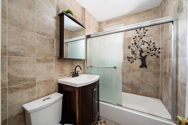 Building Photo - 66 Romaine Ave