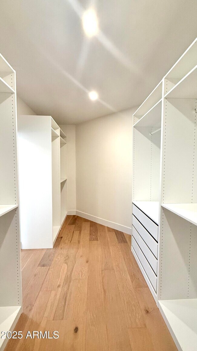 Building Photo - 8133 E Cortez Dr