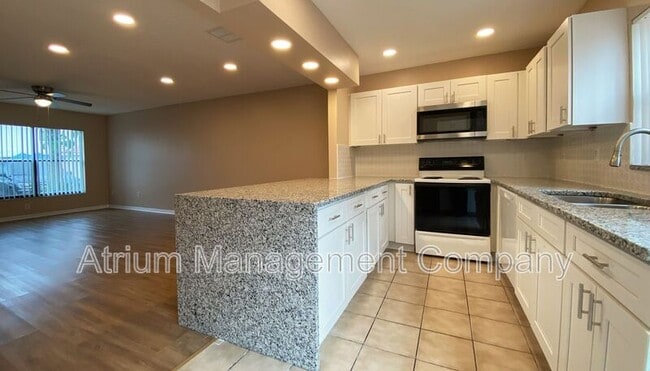 Building Photo - 6262 Yorktown Dr