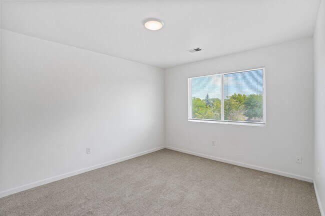 Building Photo - 1328 S Coffman St