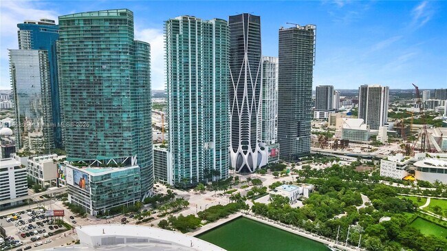 Building Photo - 900 Biscayne Blvd