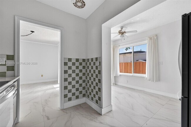 Building Photo - 1470 N Treasure Dr