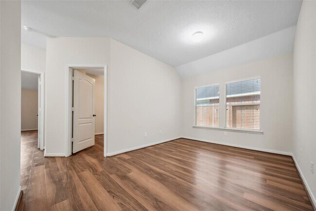Building Photo - 7427 Rustic Chase Dr