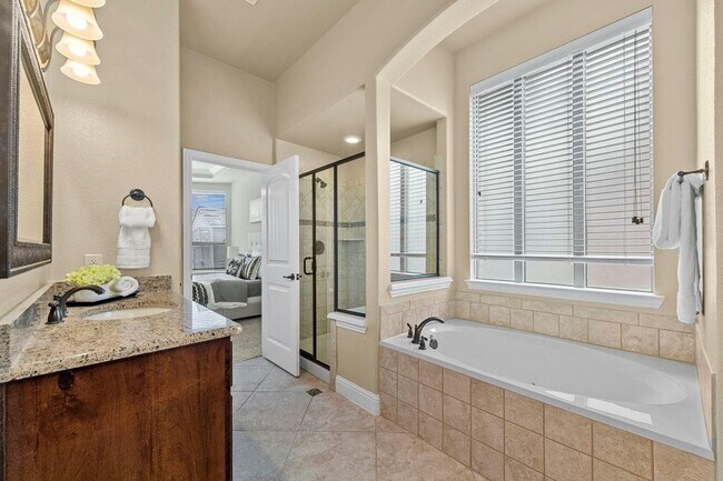 Building Photo - 5613 Fox Chase Ln