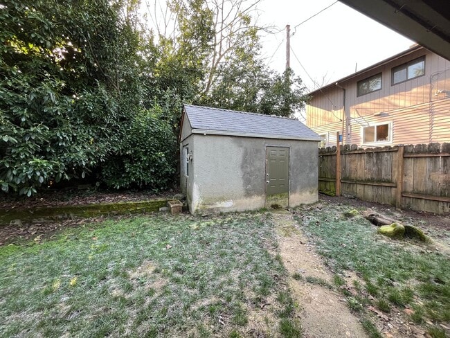 Building Photo - Updated and Bright 3 Bedroom 2 Bath Home in NE Portland (PDX/Columbia River)