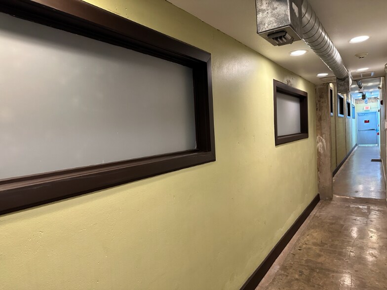 Building Photo - 710 S Medina St