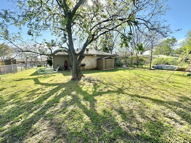 Building Photo - Charming 3BR Home with Large Yard & Easy I-35 Access Near Denton