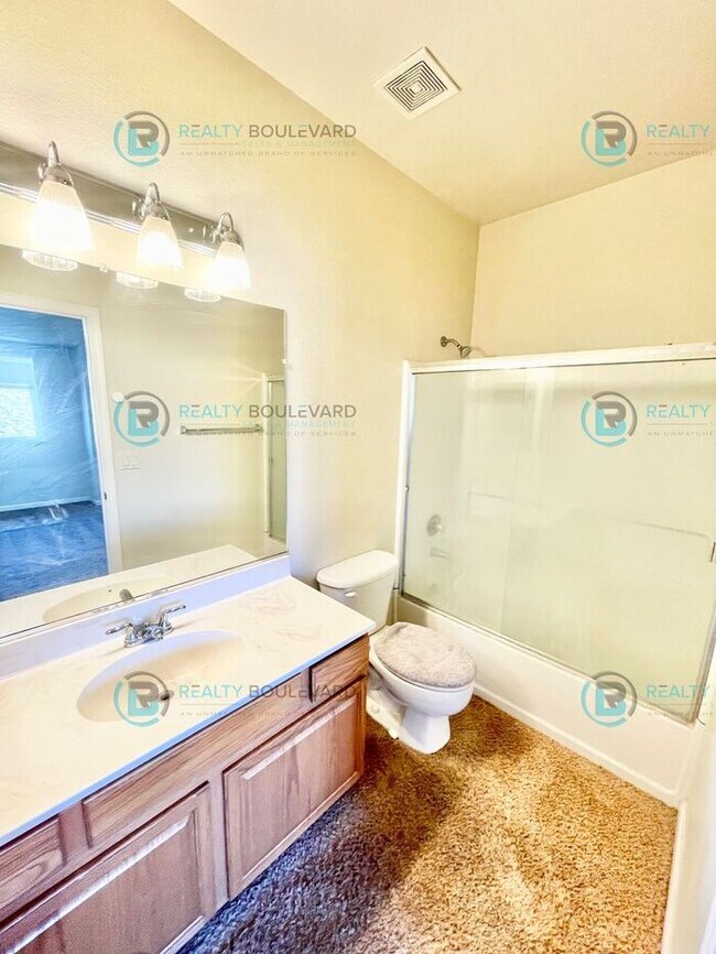 Building Photo - Stunning 3-Bedroom Townhome with Panoramic City Views, Upgraded Kitchen & Spacious Living in Nort...