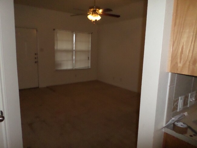 Building Photo - 1310 Chips Dr