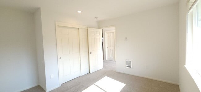 Building Photo - 1410 N Waugh Rd
