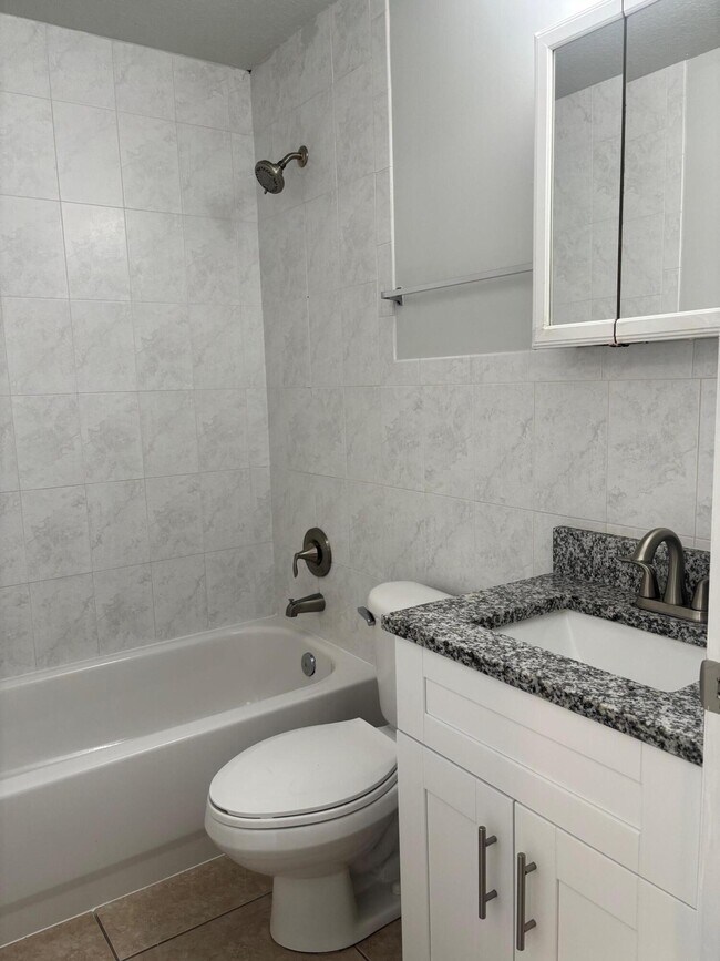 Building Photo - 1939 Palm Acres Dr