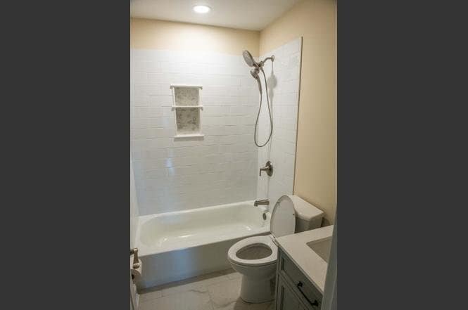 Building Photo - 1028 Valley Stream Dr