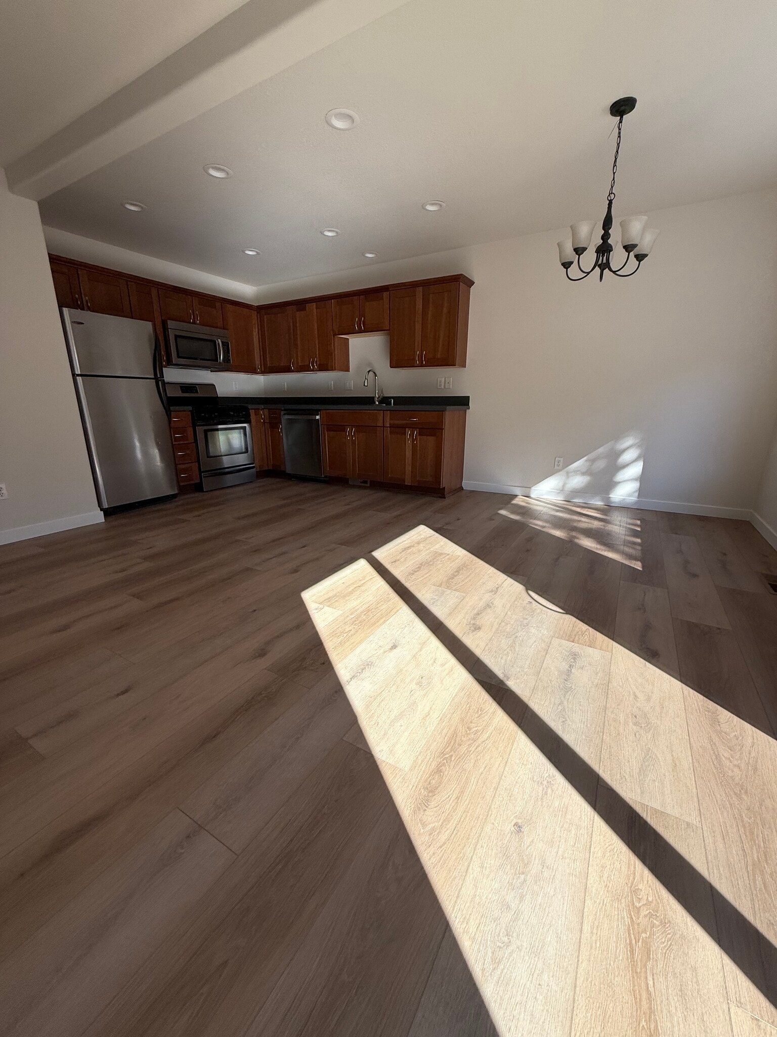 Building Photo - 1033 Northeast Kayak Loop