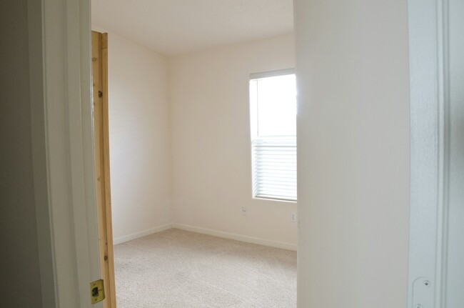 Building Photo - 10439 Calle Acanta NW
