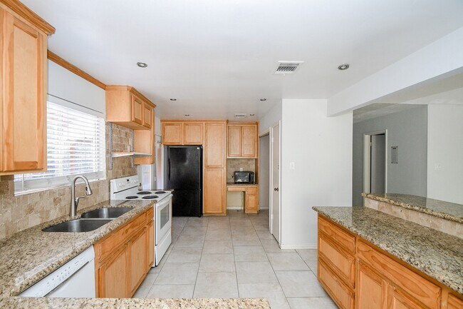 Building Photo - 7538 Quail Meadow Dr