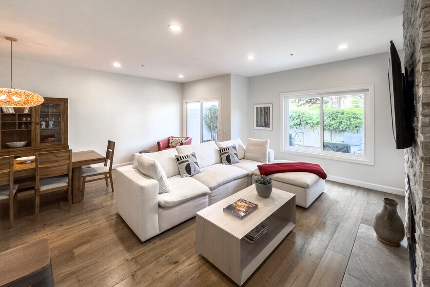 Building Photo - 4505 Carpinteria Ave