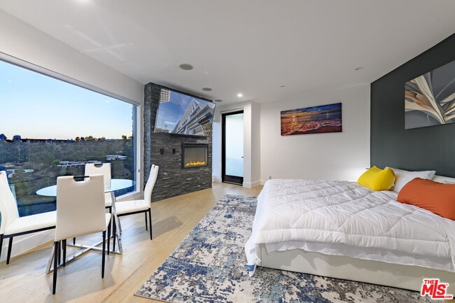 Building Photo - 2271 Gloaming Way