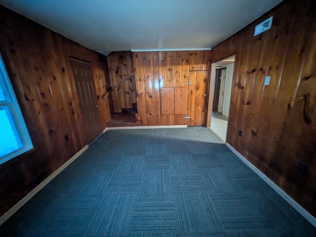 Building Photo - 1005 S Pittenger Rd