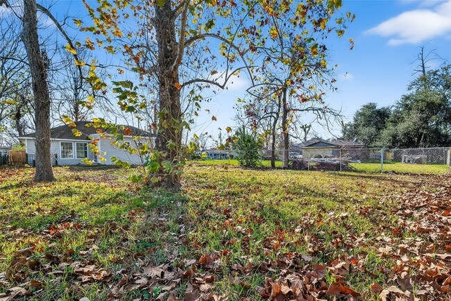 Building Photo - 7437 Bywood St